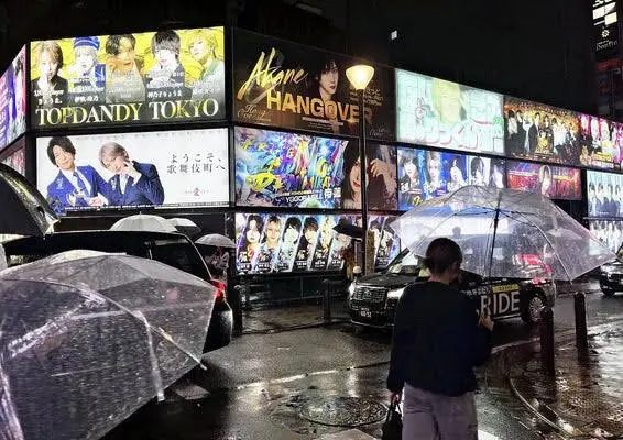 深陷传销、牛郎负债数百万，沦为风俗女…曾被包养的她却成了众多女孩的“救世主”！？