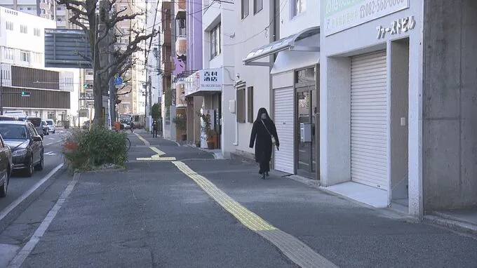 日本热心美女半夜送失忆老太回家,转头却把人骗去泰国“园区”打黑工 ?! 日本热心美女半夜送失忆老太回家,转头却把人骗去泰国“园区”打黑工 ?!