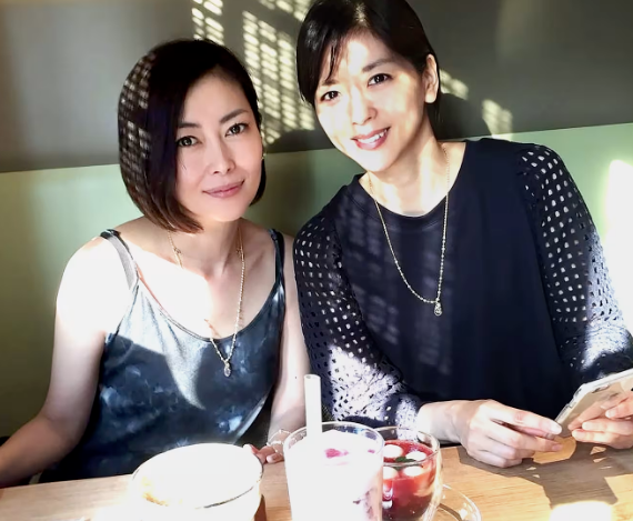中山美穗离世两年后,妹妹看到这个遗物再也止不住泪水! 中山美穗离世两年后,妹妹看到这个遗物再也止不住泪水!