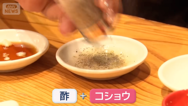 日本网红店饺子再次“违背祖宗”,却让欧美游客狂流口水?网友:这都是什么鬼东西… 日本网红店饺子再次“违背祖宗”,却让欧美游客狂流口水?网友:这都是什么鬼东西…