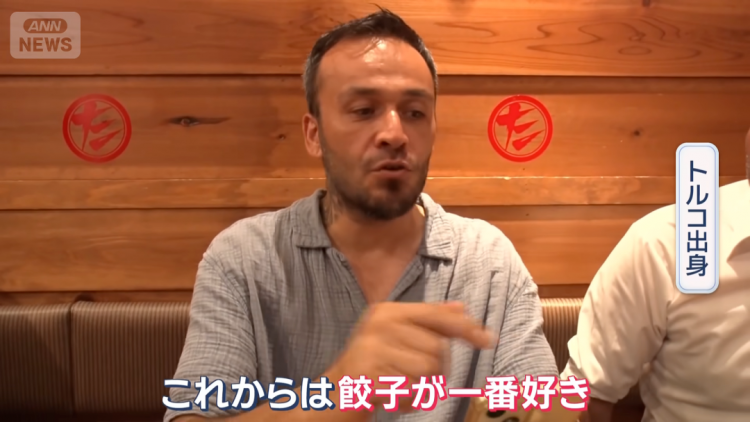 日本网红店饺子再次“违背祖宗”,却让欧美游客狂流口水?网友:这都是什么鬼东西… 日本网红店饺子再次“违背祖宗”,却让欧美游客狂流口水?网友:这都是什么鬼东西…