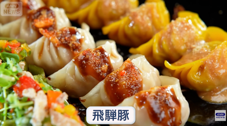 日本网红店饺子再次“违背祖宗”,却让欧美游客狂流口水?网友:这都是什么鬼东西… 日本网红店饺子再次“违背祖宗”,却让欧美游客狂流口水?网友:这都是什么鬼东西…