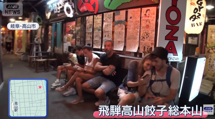 日本网红店饺子再次“违背祖宗”,却让欧美游客狂流口水?网友:这都是什么鬼东西… 日本网红店饺子再次“违背祖宗”,却让欧美游客狂流口水?网友:这都是什么鬼东西…