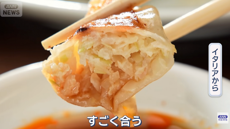 日本网红店饺子再次“违背祖宗”,却让欧美游客狂流口水?网友:这都是什么鬼东西… 日本网红店饺子再次“违背祖宗”,却让欧美游客狂流口水?网友:这都是什么鬼东西…