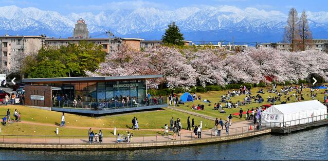 日本富山星巴克为何被称为“世界最美”？