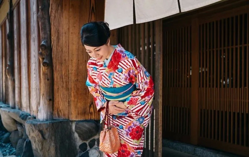 日本人为什么见谁都鞠躬？